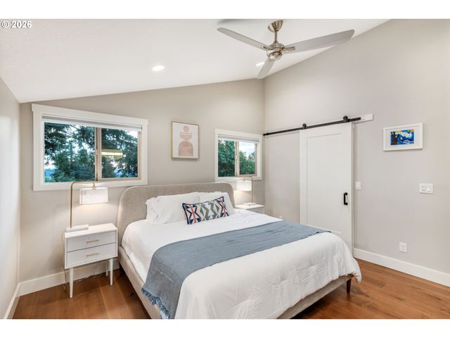 860 SKYLAND Dr, Lake Oswego, OR 97034