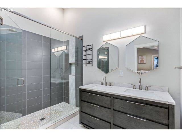 860 SKYLAND Dr, Lake Oswego, OR 97034