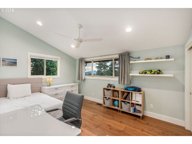 860 SKYLAND Dr, Lake Oswego, OR 97034