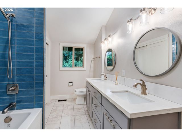 860 SKYLAND Dr, Lake Oswego, OR 97034