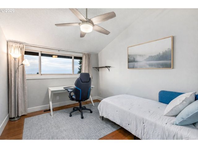 860 SKYLAND Dr, Lake Oswego, OR 97034