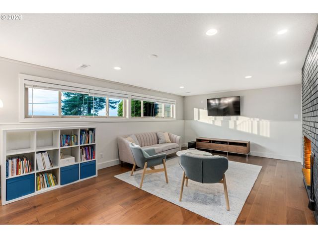 860 SKYLAND Dr, Lake Oswego, OR 97034