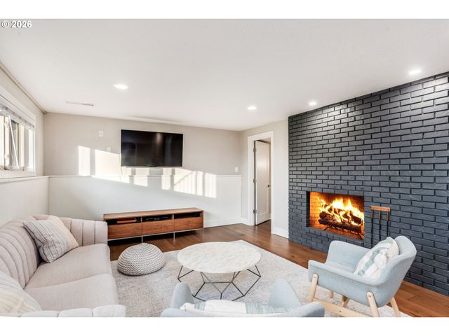 860 SKYLAND Dr, Lake Oswego, OR 97034