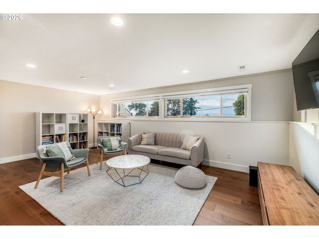 860 SKYLAND Dr, Lake Oswego, OR 97034