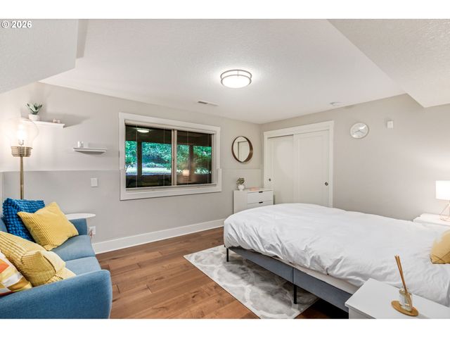 860 SKYLAND Dr, Lake Oswego, OR 97034