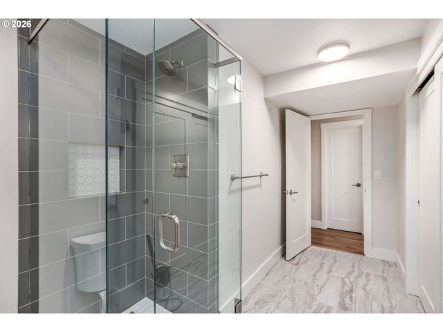 860 SKYLAND Dr, Lake Oswego, OR 97034