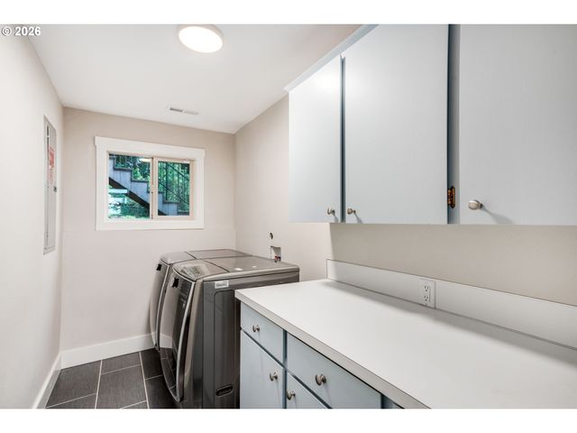 860 SKYLAND Dr, Lake Oswego, OR 97034