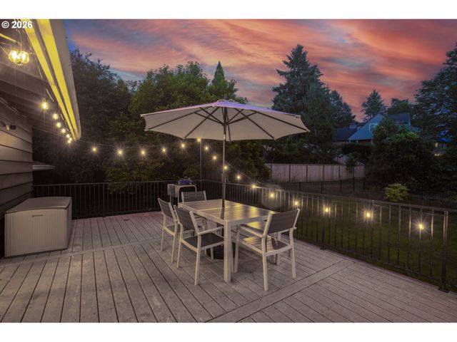 860 SKYLAND Dr, Lake Oswego, OR 97034