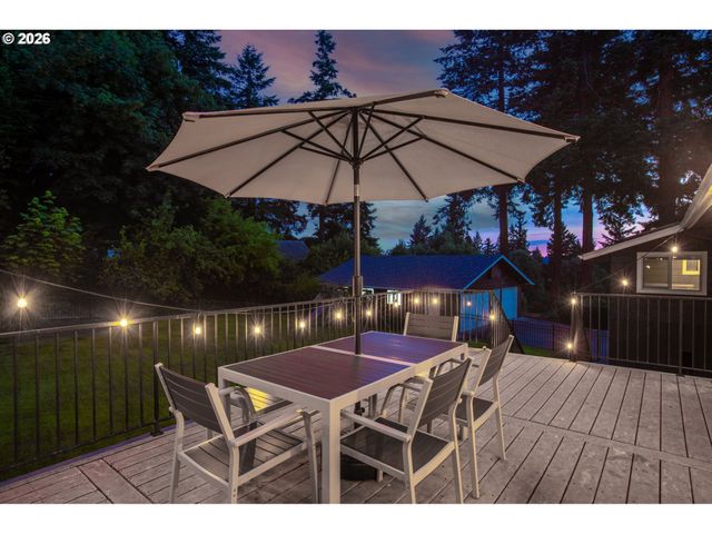 860 SKYLAND Dr, Lake Oswego, OR 97034