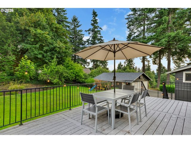 860 SKYLAND Dr, Lake Oswego, OR 97034