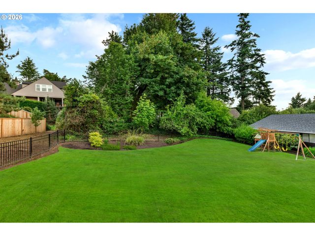 860 SKYLAND Dr, Lake Oswego, OR 97034