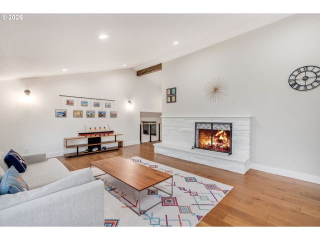 860 SKYLAND Dr, Lake Oswego, OR 97034