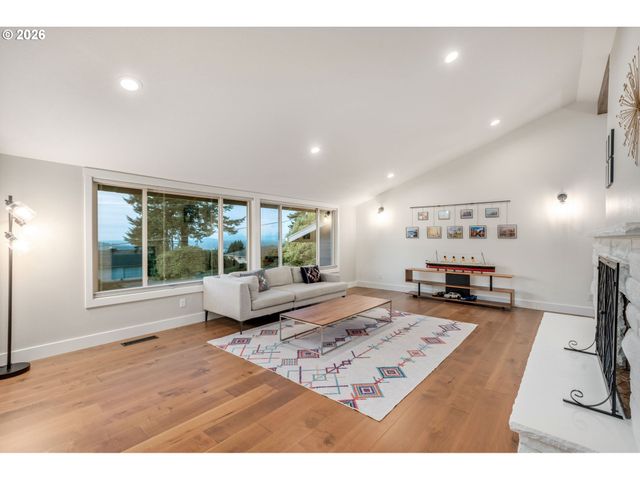 860 SKYLAND Dr, Lake Oswego, OR 97034