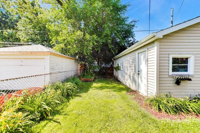 2923 W 97th Street, Evergreen Park, IL 60805