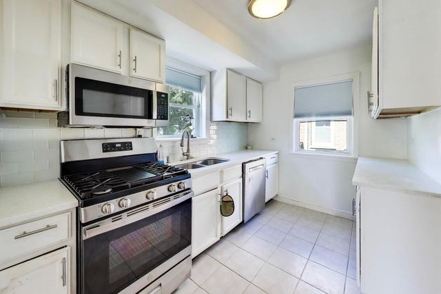 2923 W 97th Street, Evergreen Park, IL 60805