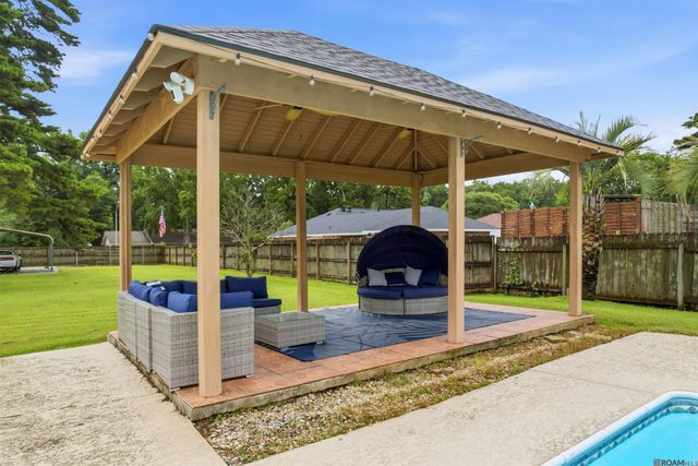 2500 Cavalier Dr, Denham Springs, LA 70726