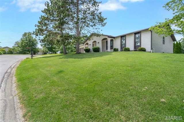 904 Ampere Place, Lake St Louis, MO 63367
