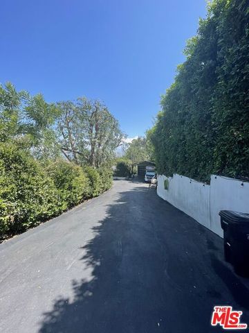 14815 Mulholland Drive, Los Angeles, CA 90077