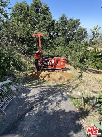 14815 Mulholland Drive, Los Angeles, CA 90077