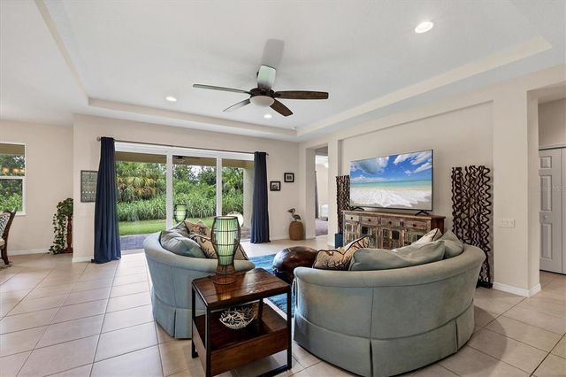 1038 BUTTERCUP GLEN, Bradenton, FL 34212