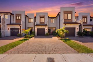 20572 NE 5th Place, Miami, FL 33179