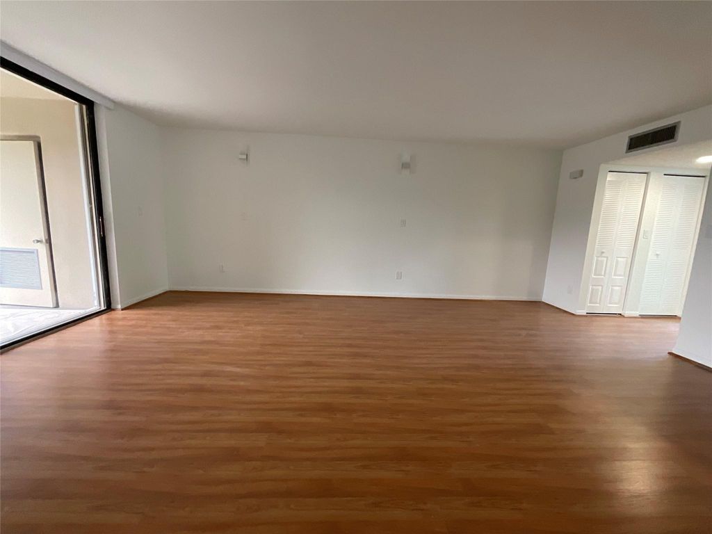 Image 11 of property listing at 6805 NW 75th Pl, Parkland, FL 33067