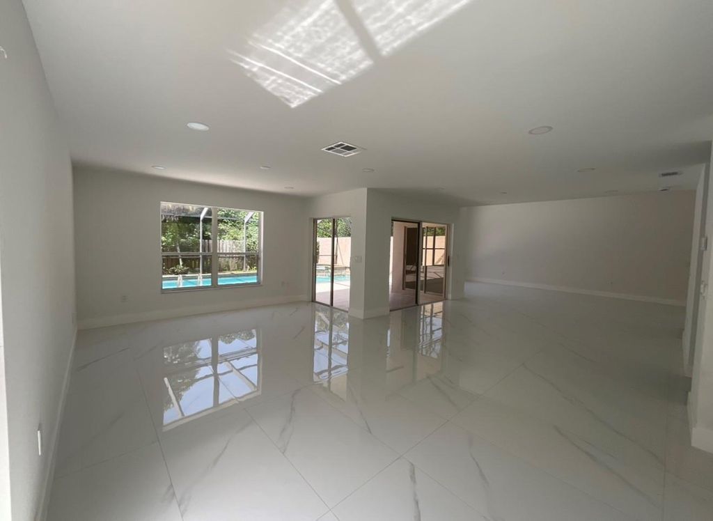 Image 12 of property listing at 6805 NW 75th Pl, Parkland, FL 33067