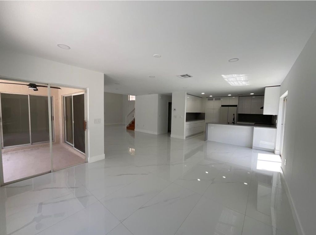 Image 14 of property listing at 6805 NW 75th Pl, Parkland, FL 33067