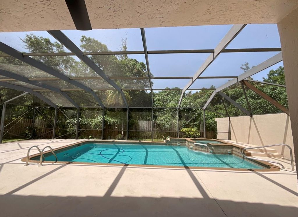 Image 15 of property listing at 6805 NW 75th Pl, Parkland, FL 33067