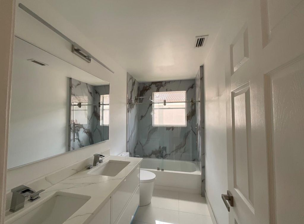 Image 28 of property listing at 6805 NW 75th Pl, Parkland, FL 33067