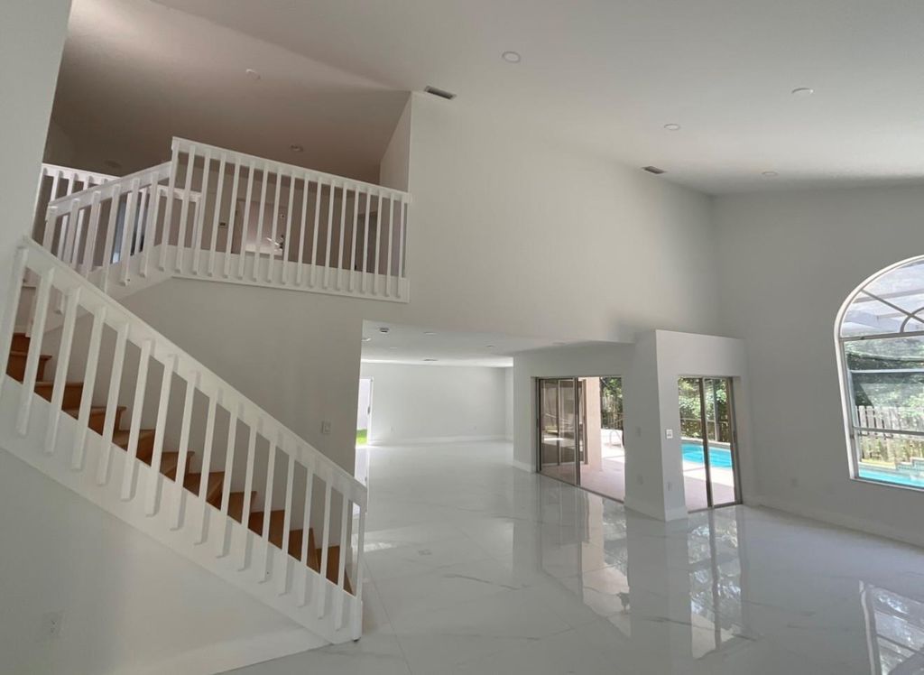 Image 3 of property listing at 6805 NW 75th Pl, Parkland, FL 33067