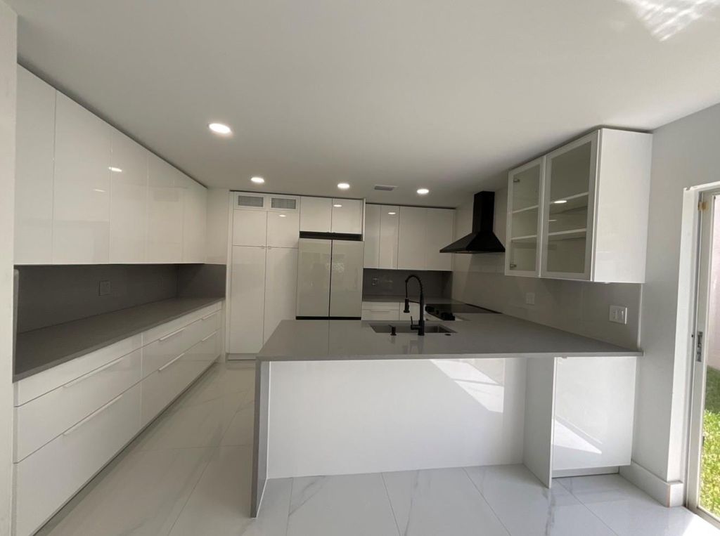 Image 8 of property listing at 6805 NW 75th Pl, Parkland, FL 33067