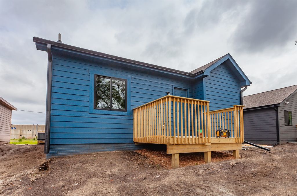 2503 Shaw Street, Des Moines, IA 50317