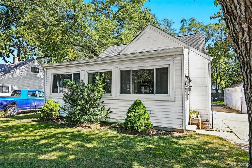 21160 Inkster Road, Southfield, MI 48033