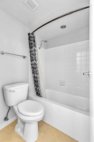 600 E 8th Street 4Q, Kansas City, MO 64106