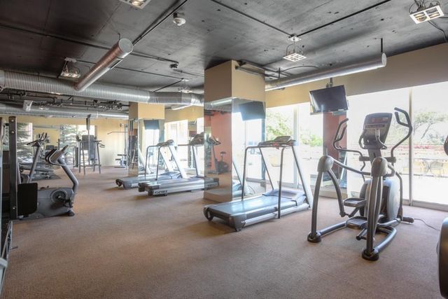 600 E 8th Street 4Q, Kansas City, MO 64106