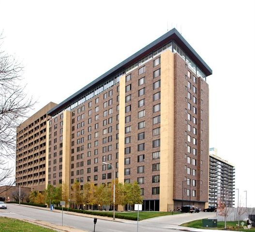 600 E 8th Street 4Q, Kansas City, MO 64106