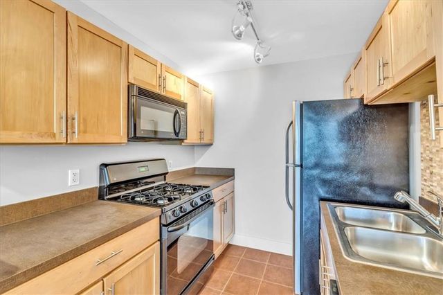 600 E 8th Street 4Q, Kansas City, MO 64106