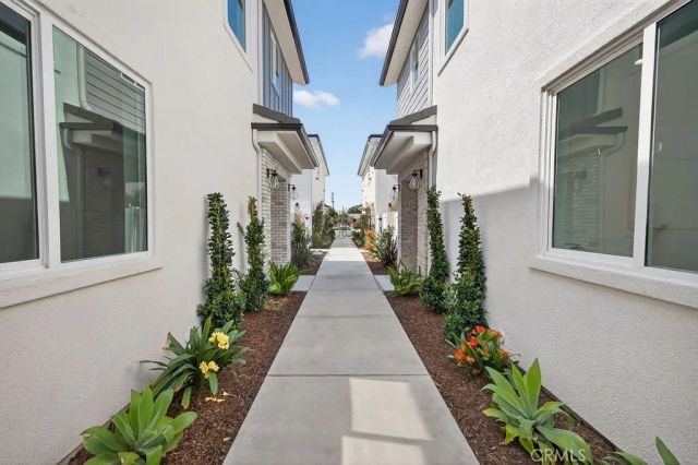 15540 Colorado Avenue, Paramount, CA 90723