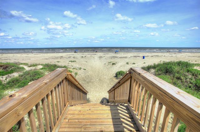 4123 King Rail Circle, Galveston, TX 77554