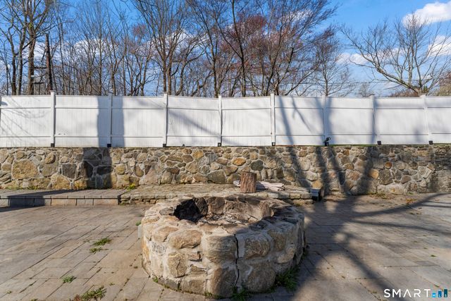 80 Harvey Road, Ridgefield, CT 06877