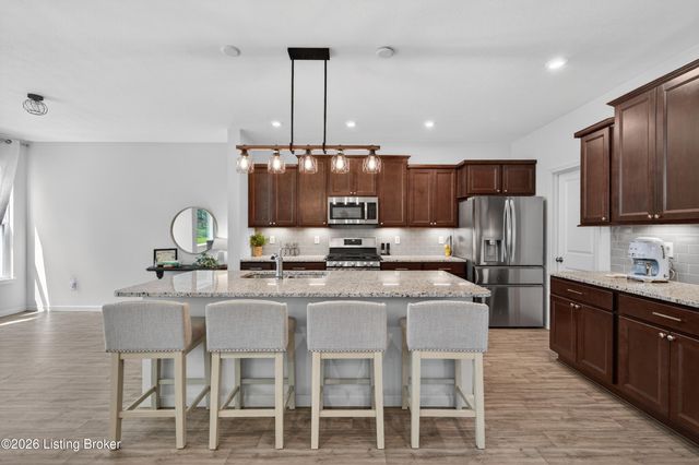 1937 Poloview Pl, Louisville, KY 40245