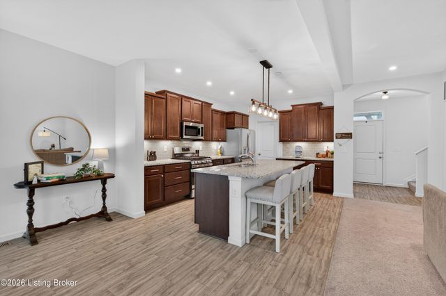 1937 Poloview Pl, Louisville, KY 40245