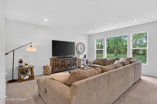 1937 Poloview Pl, Louisville, KY 40245