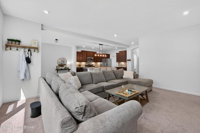 1937 Poloview Pl, Louisville, KY 40245