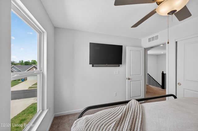 1937 Poloview Pl, Louisville, KY 40245