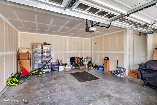 1937 Poloview Pl, Louisville, KY 40245