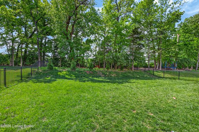 1937 Poloview Pl, Louisville, KY 40245