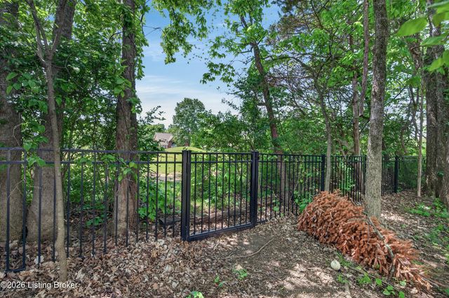1937 Poloview Pl, Louisville, KY 40245