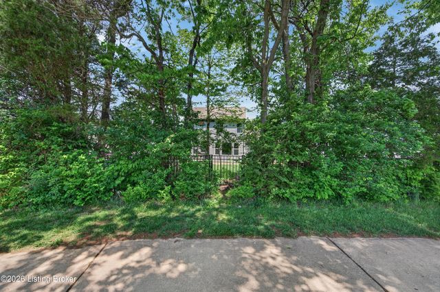 1937 Poloview Pl, Louisville, KY 40245